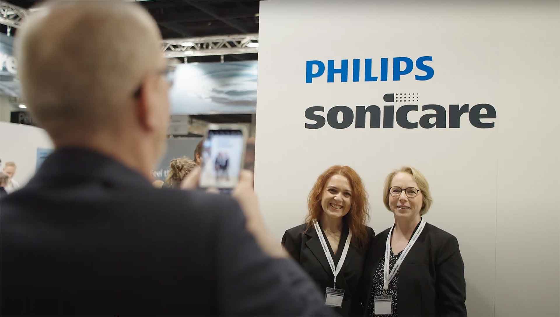 Corporate Filmproduktion – authentischer Unternehmensfilm Professionelle Corporate Filmproduktion in 4K: Wir erstellen authentische Unternehmensfilme und Markenfilme, die Ihre Marke modern und emotional präsentieren. Jetzt Filmproduktion in Leipzig buchen!